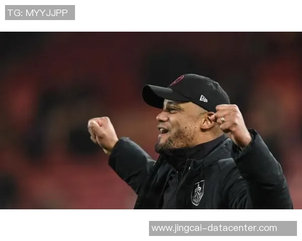 英超经典对决曼联逆转拜仁上演惊天乌龙球引发全场狂欢