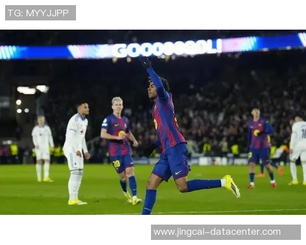 英超激战：多特蒙德逆转巴萨红牌争议引发全场热议